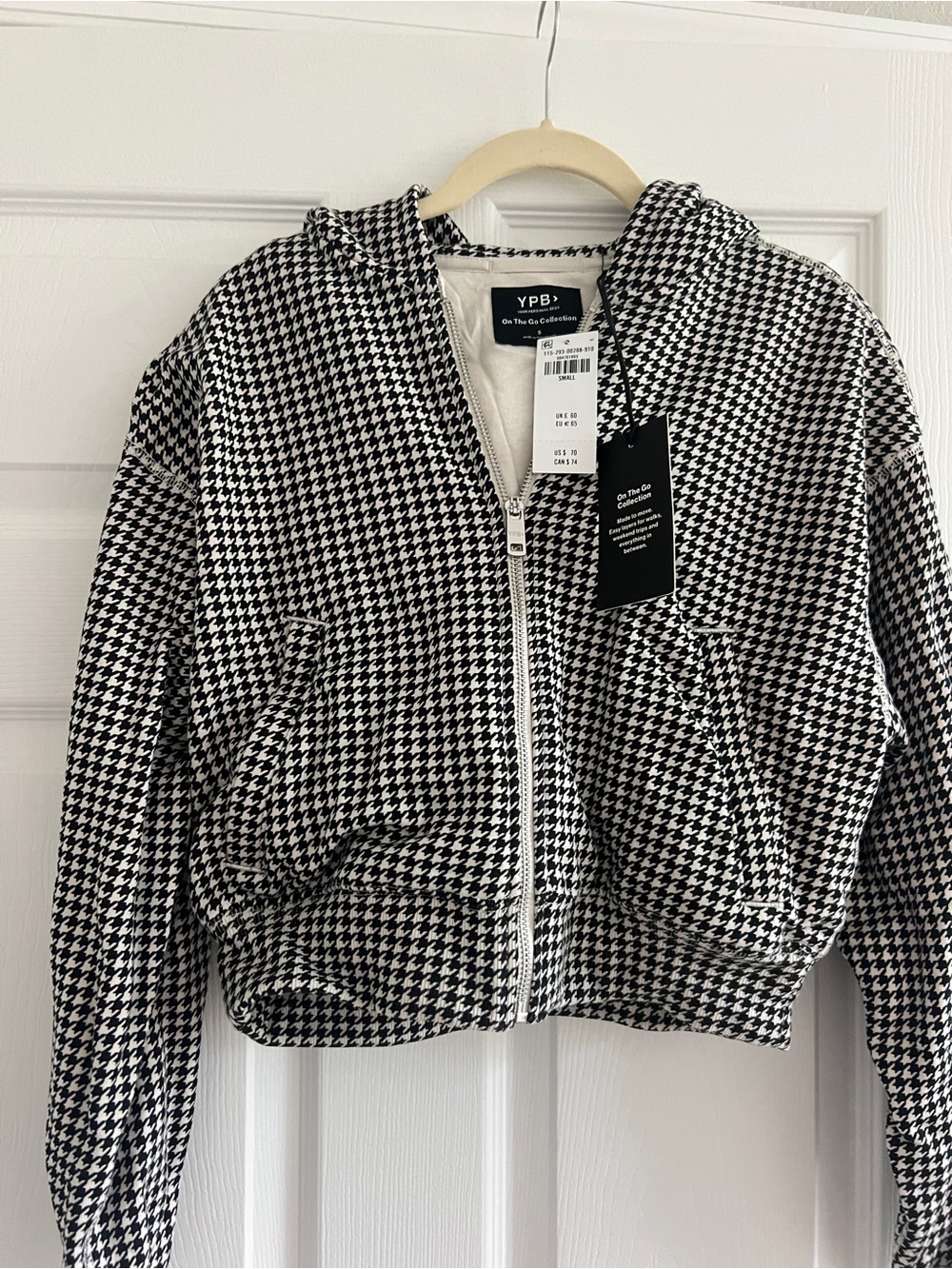 Abercrombie & Fitch Black and White Houndstooth Zip Hoodie